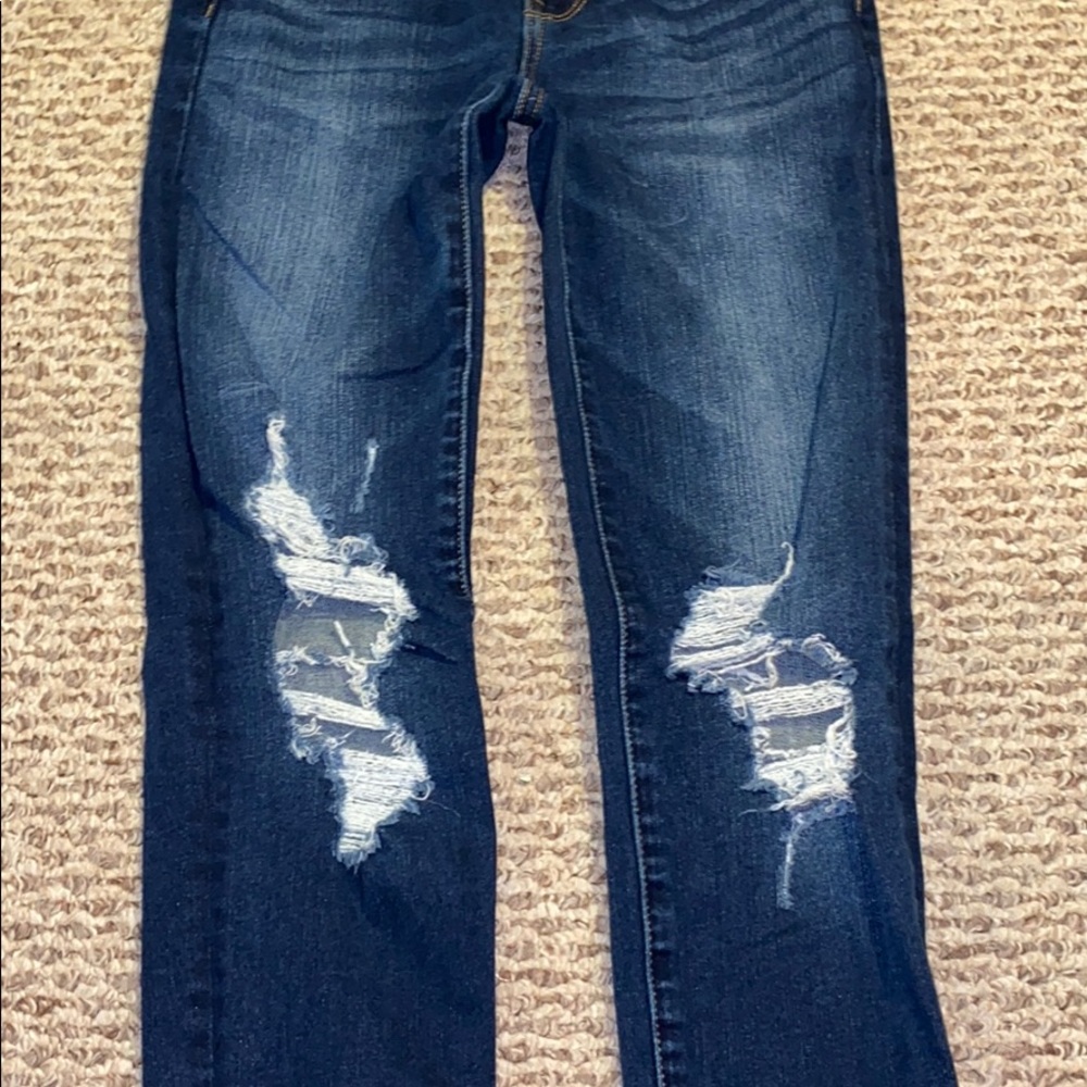 Never worn dark wash American Eagle ripped jeans